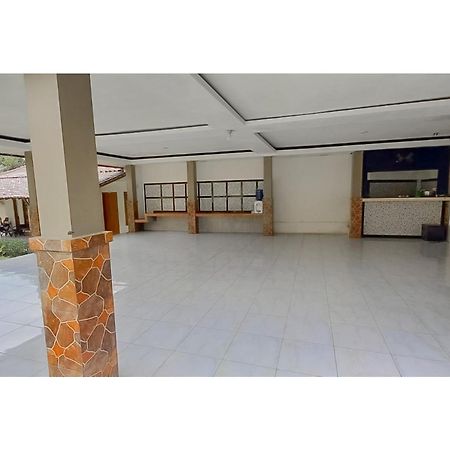 Hotel Sri Indrawati Puncak Mitra Reddoorz Богор Экстерьер фото